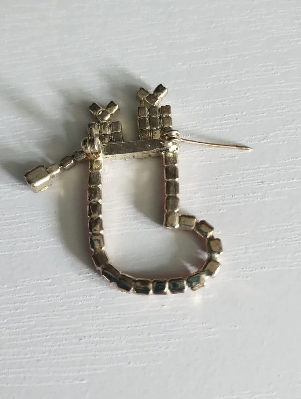 Vtg Christmas Pin Brooch Stocking Gifts Rhinestone Red Green Sparkle Bling